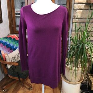 LOFT SIZE MEDIUM MAGENTA RAW NECK TUNIC LENGTH SWEATER TEXTURED SLEEVES LIKE NEW